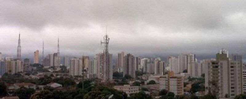 Semana começa com alerta amarelo em MT e previsão indica chuva frequente e calor elevado