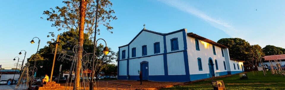 TCE-MT cobra explicações de prefeito de Chapada sobre contrato de R$ 4,4 milhões para mudas ornamentais