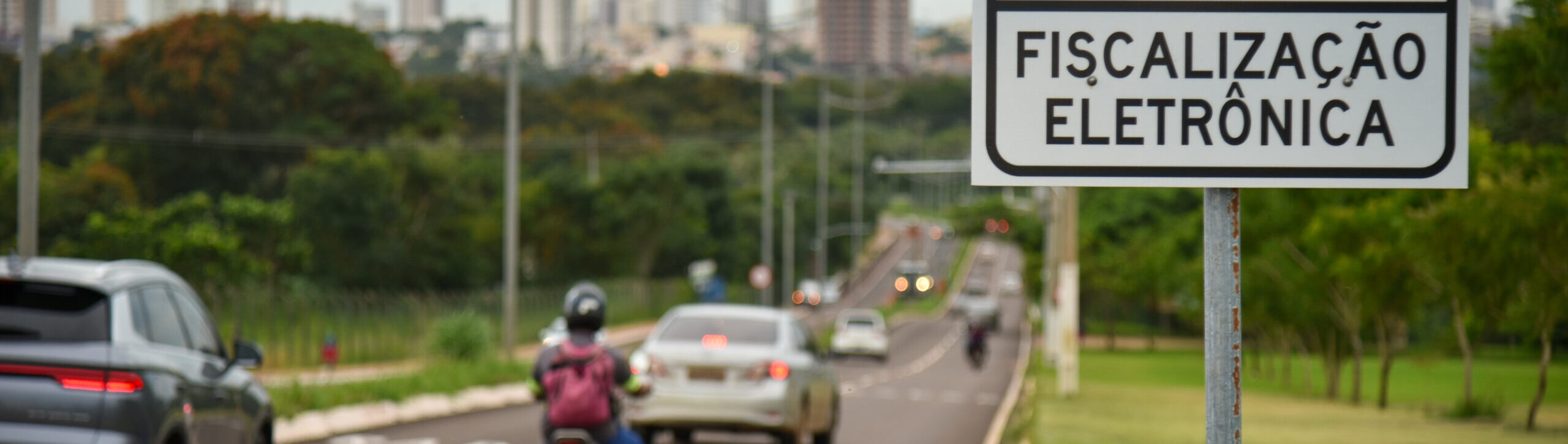 Prefeitura de Rondonópolis reforça transparência e identifica todos os pontos de fiscalização eletrônica