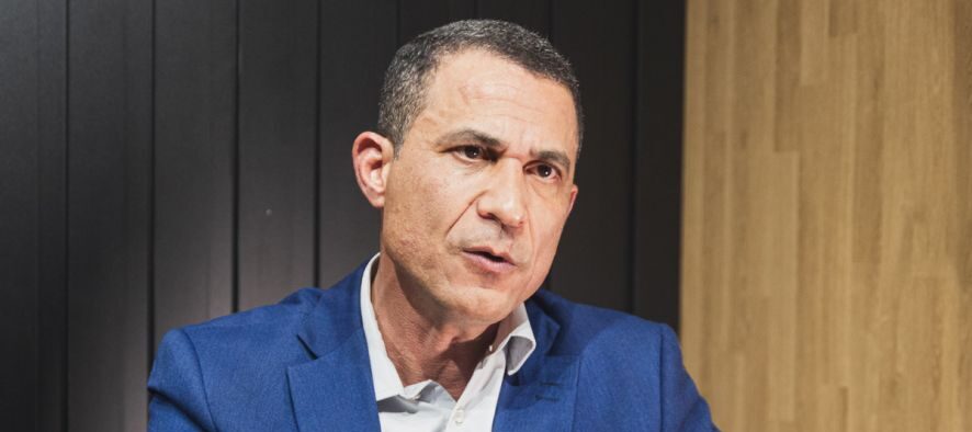 Assis acusa Lula de “antecipação de campanha” após homenagem na Sapucaí e cobra reação da Justiça Eleitoral