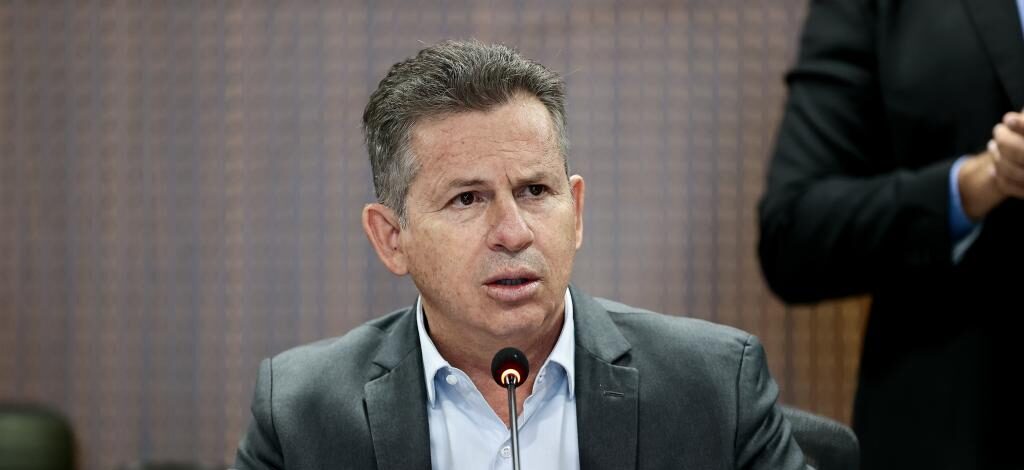 Mauro Mendes critica contas do governo Lula e analisa cenário eleitoral da direita