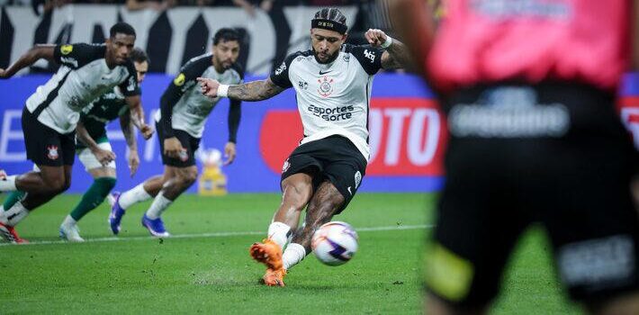 Em clássico tenso, Palmeiras vence o Corinthians e segue na briga pela liderança