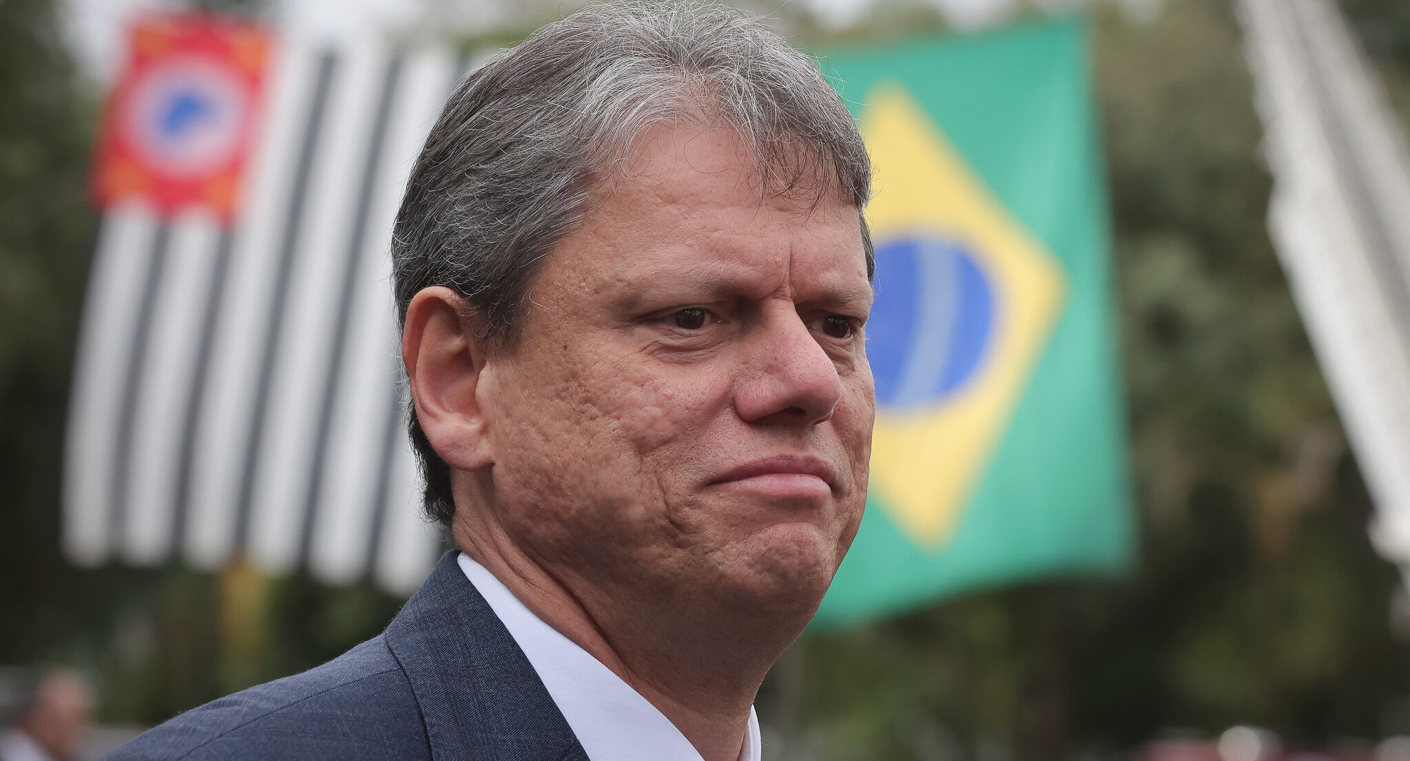 Em tom de campanha, Tarcísio reage a Lula, ataca Haddad e alfineta gestão Alckmin