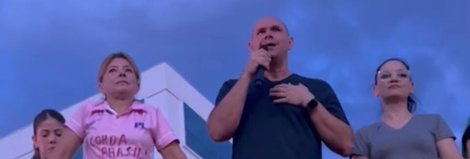 Abílio convoca apoiadores a intensificar luta política nas redes sociais durante protesto em Cuiabá