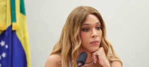 Comissão da Mulher tem bate-boca, microfone cortado e sessão termina sem votação