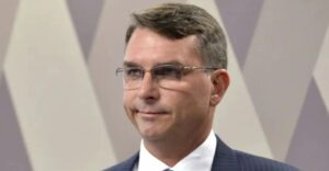 Sem Flávio Bolsonaro, evento do PL em MT sofre mudança e gera reavaliação estratégica