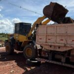 Quase 690 toneladas de lixo são retiradas no Contorno Leste durante operação de limpeza em Cuiabá