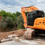 Trecho da Av. Tancredo Neves é bloqueado para reparos após danos causados pelas chuvas em Cuiabá