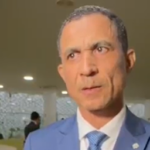 Assis sinaliza filiação ao PL e reforça estratégia de apoio a Flávio na corrida presidencial