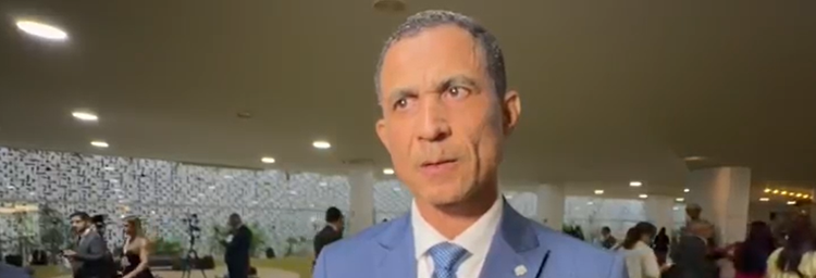 Assis sinaliza filiação ao PL e reforça estratégia de apoio a Flávio na corrida presidencial