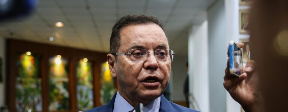 “Ninguém me quer”, diz Botelho ao relatar resistência de partidos a deputados com mandato