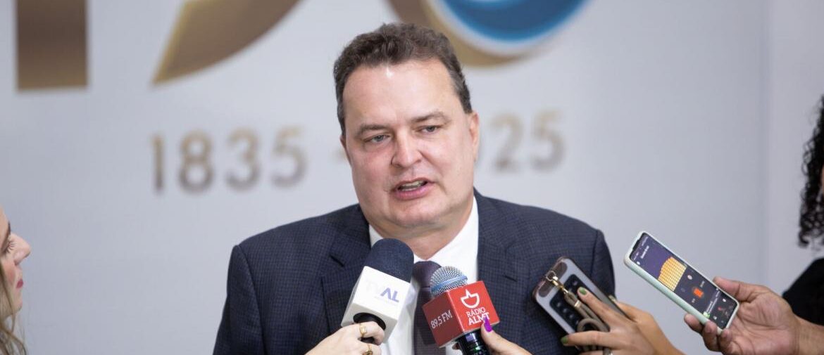 Russi pressiona por espaço e condiciona apoio do Podemos a vagas na majoritária