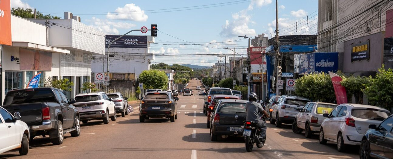 Rondonópolis altera trânsito no centro e retira semáforos para reduzir congestionamentos
