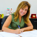 Após décadas de espera, prefeitura oficializa planos de carreira e salários para servidores