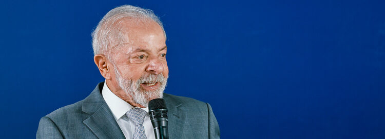 Lula defende controle das redes para evitar interferência externa nas eleições