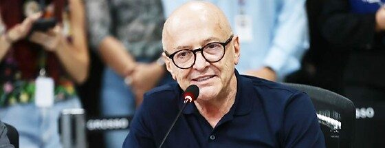 Governo de MT quer limitar emendas para festas e barrar cachês milionários de artistas nacionais