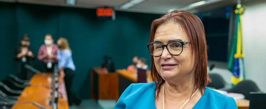 “Jogo muda na rua”, diz Rosa Neide ao comentar pesquisas e desempenho de Lula