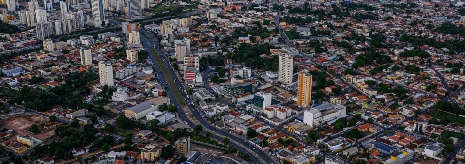 Cuiabá avança, mas trava: ranking expõe entraves para geração de empregos
