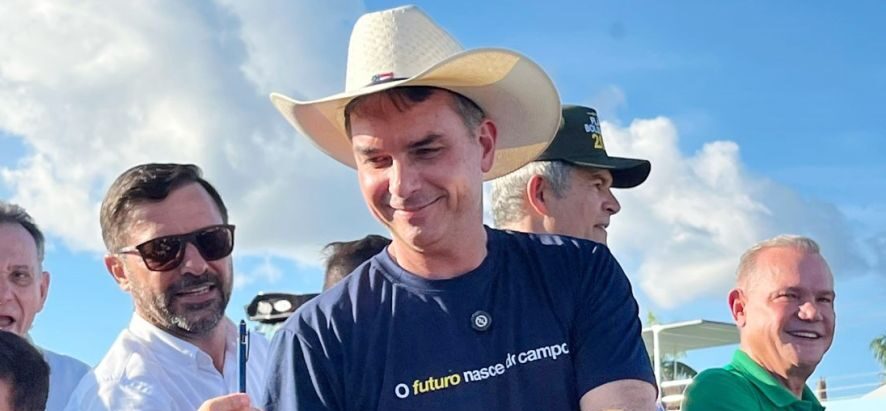 Flávio Bolsonaro abre jogo sobre alianças em MT e manda recado: “Todos os apoios são bem-vindos”