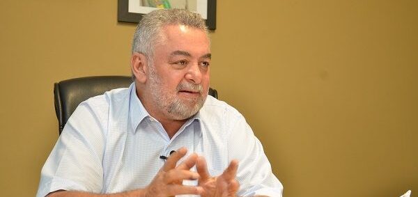 Percival troca MDB pelo PSB e promete fortalecer campo popular no Estado