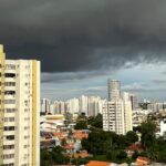 Semana começa com instabilidade e previsão de chuva quase todos os dias em Cuiabá