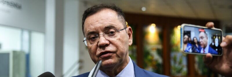 “Cada um falou o que quis”: Botelho tenta esfriar tensão com Mauro Mendes