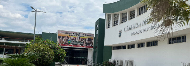 Vereadores analisam auxílio de R$ 700 para moradia; medida pode aliviar pressão social