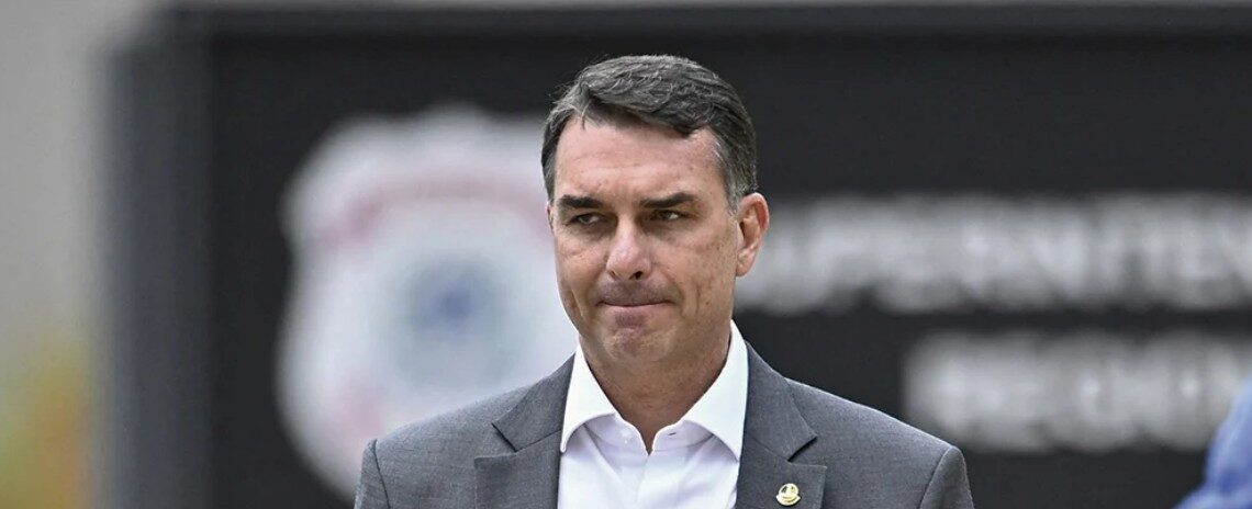 Flávio Bolsonaro despenca em pesquisa após escândalo do Banco Master e Lula abre vantagem