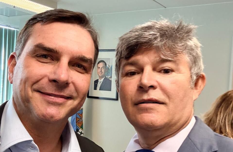José Medeiros reage a escândalo envolvendo Flávio Bolsonaro e Daniel Vorcaro