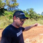 Após 8 anos de abandono, Prefeitura de Cuiabá inicia recuperação total de rua destruída por buracos