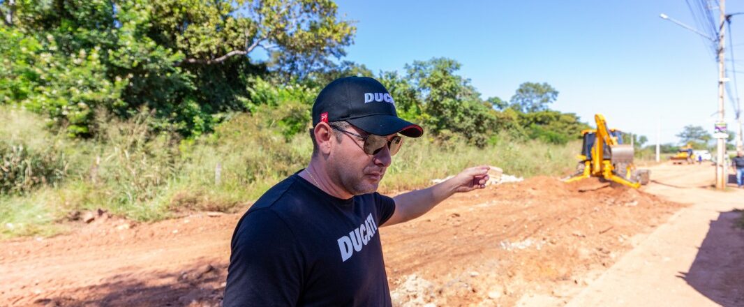 Após 8 anos de abandono, Prefeitura de Cuiabá inicia recuperação total de rua destruída por buracos