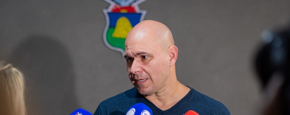 Prefeito banca Samantha como líder do governo e minimiza desgaste com Dilemário