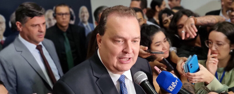 Max Russi diz que Podemos não vai decidir apoio ao Governo com base em pesquisas eleitorais