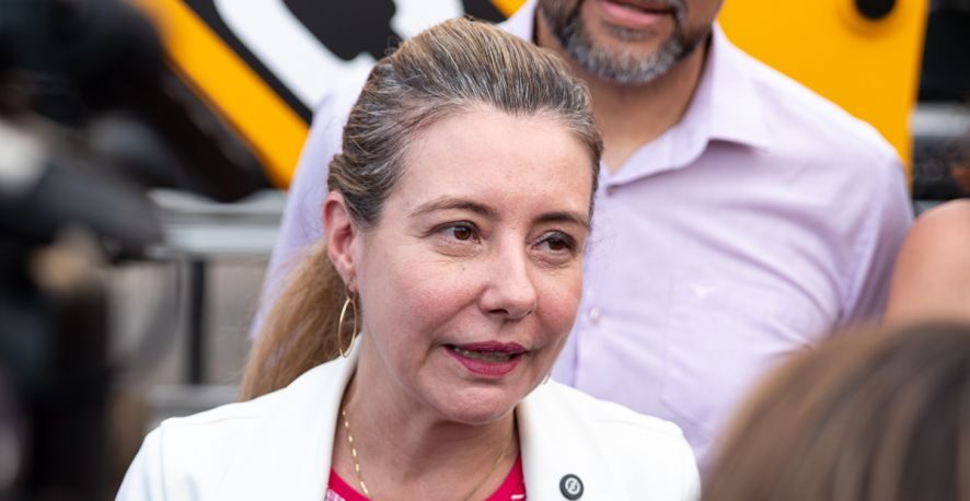 Flávia Moretti desafia presidente da Câmara para disputa nas urnas e denuncia “golpe político”