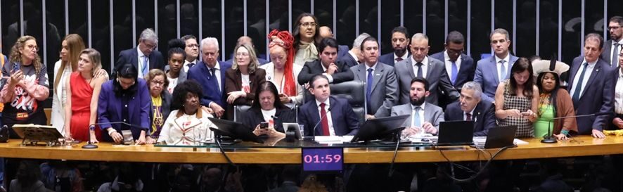 Deputados aprovam fim da escala 6×1 e reduzem jornada para 40 horas semanais