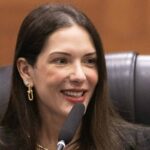Pré-candidata ao Senado, Janaina admite diálogo com Flávio e expõe cenário indefinido