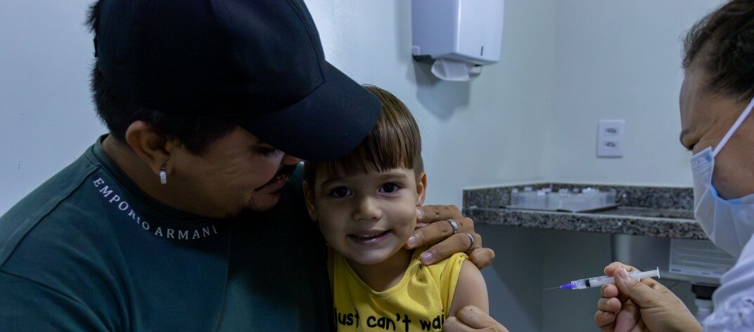 Cuiabá inicia vacinação com a Pneumo 20 e amplia proteção contra pneumonia e meningite
