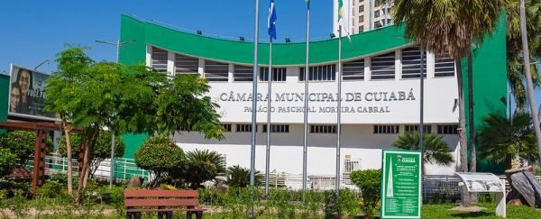 Vereadora cobra Prefeitura de Cuiabá por atraso em emendas impositivas e exige transparência na execução dos recursos