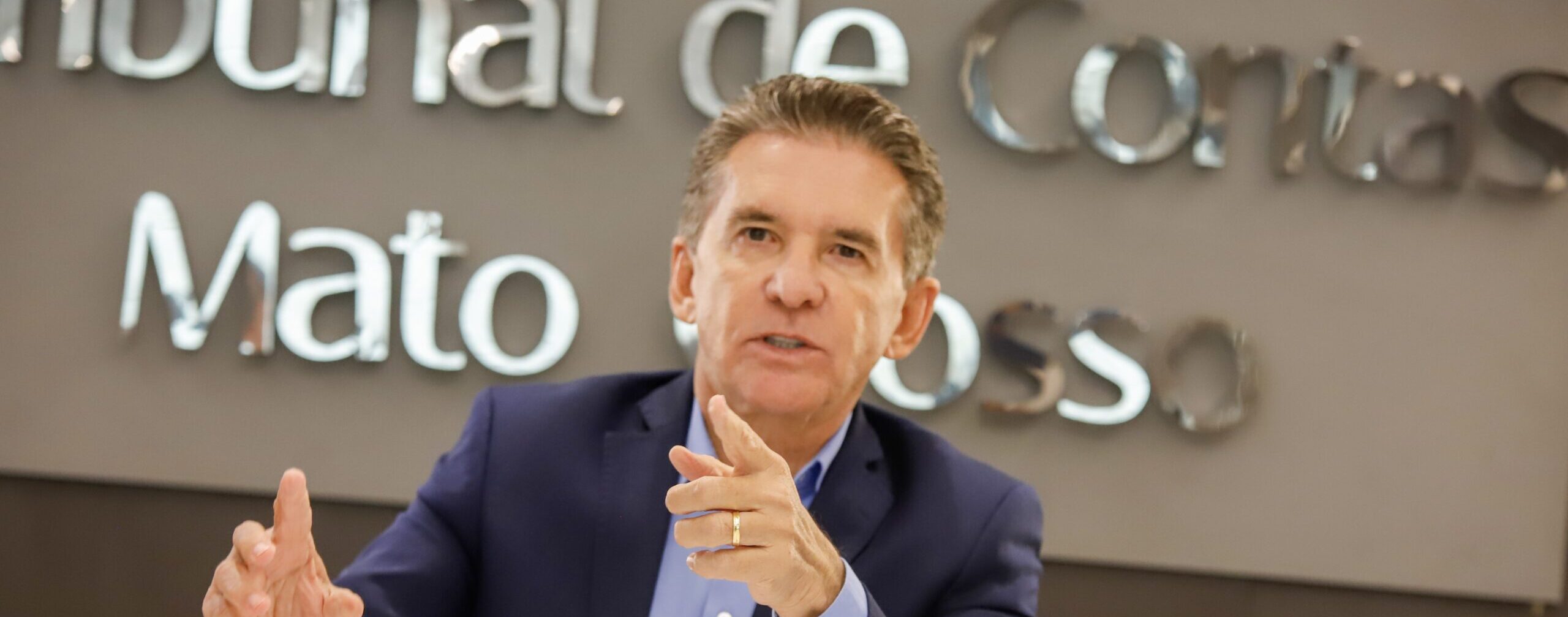 Presidente do TCE diz que Várzea Grande vive “caos” e afirma que Flávia herdou crise histórica