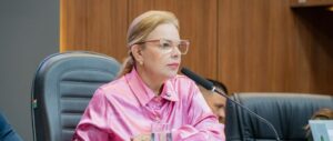 Paula Calil faz apelo aos vereadores para mudar regimento e disputar reeleição na Câmara de Cuiabá