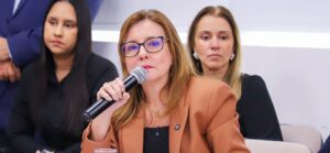 Flávia admite risco de demissões em Várzea Grande após bloqueio de R$ 19 milhões e dívida bilionária