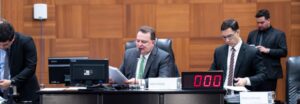 ALMT aprova empréstimo de R$ 1,5 bilhão para Pivetta após acordo sobre moradias